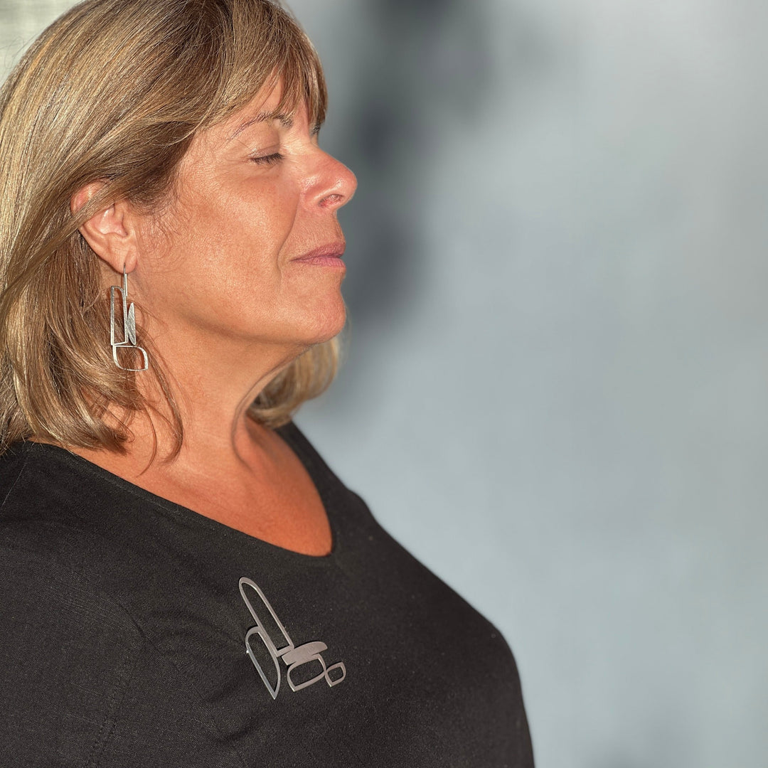 Right Brooch for Your Personality