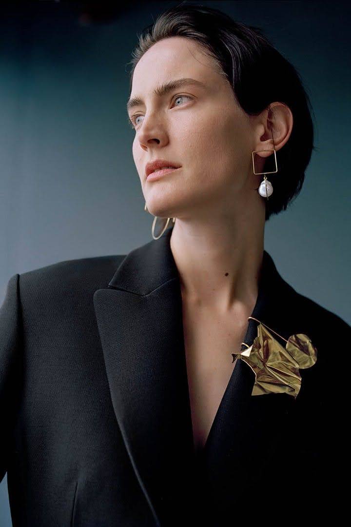 Brooches Are Back In Contemporary Style