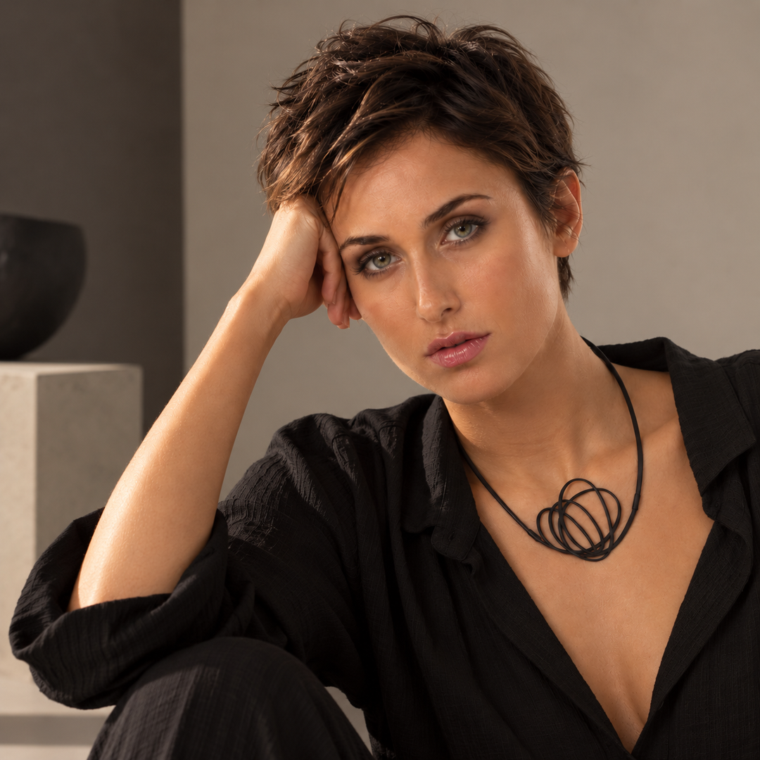 Whirl Necklace | Black