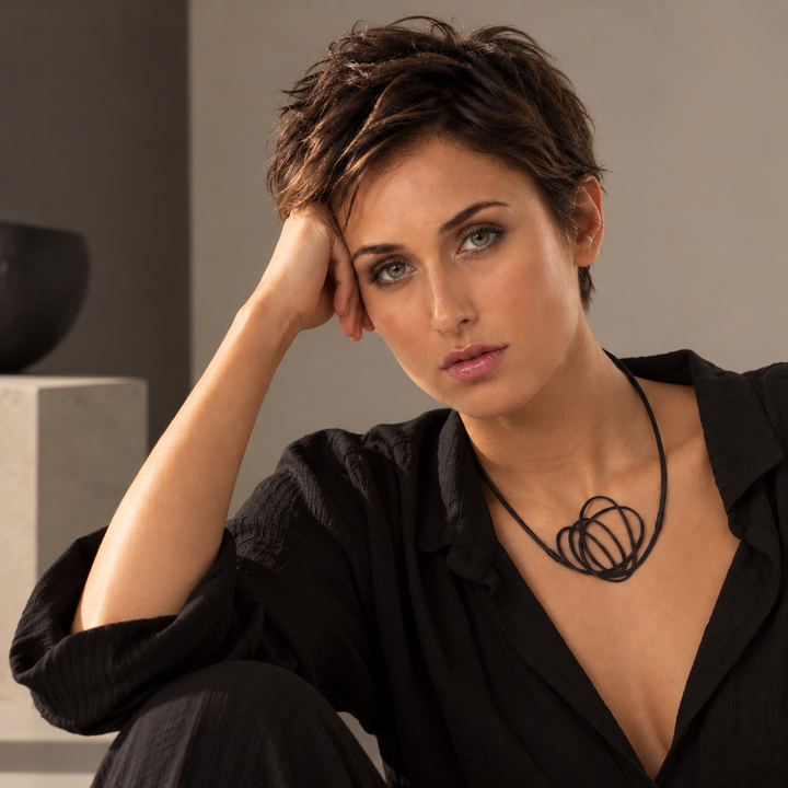 Whirl Necklace | Black